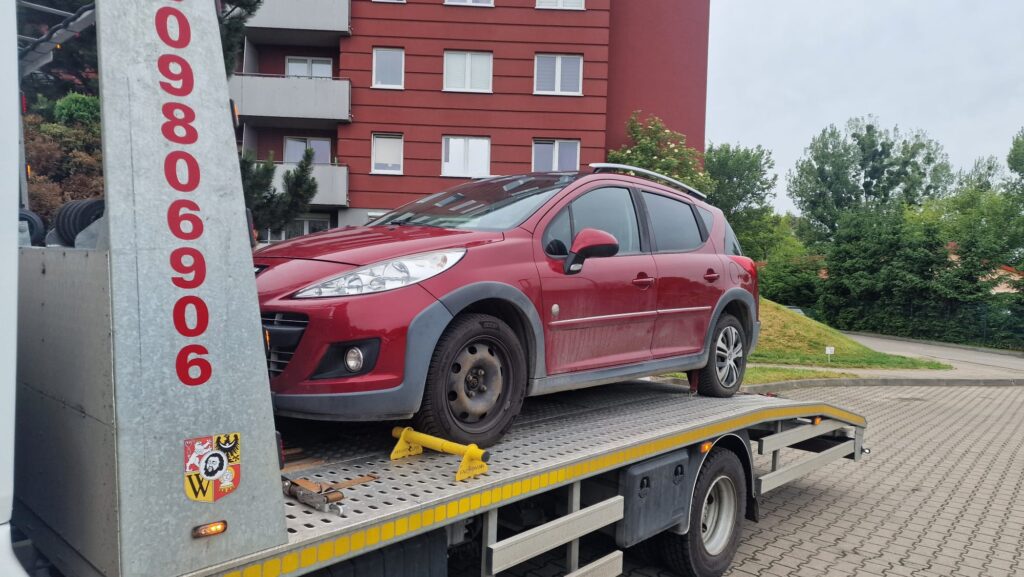 Holowanie auta z automatem - laweta hydrauliczna Husarz Wrocław
