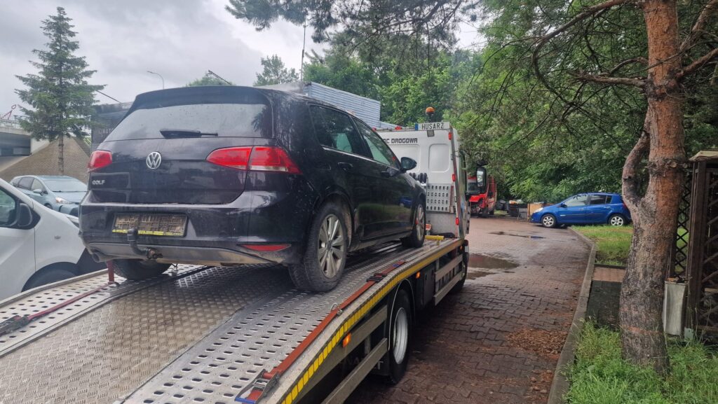 Transport auta po wypadku - laweta Husarz Wrocław